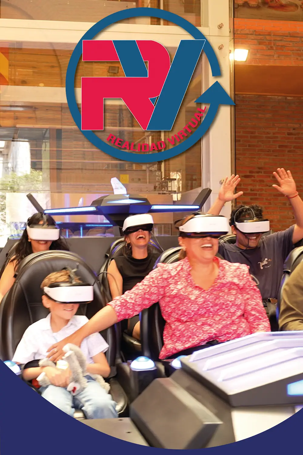 Familia con lentes de realidad virtual disfrutando de atracción